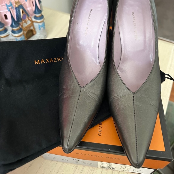 BCBG Max Azria "Luna" shoe, size 8.5 (39) heels, pewter color, leather - Picture 2 of 11